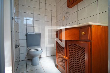 Banheiro de apartamento para alugar com 1 quarto, 32m² em Vila Ipiranga, Porto Alegre