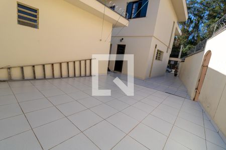 Casa à venda com 178m², 3 quartos e 4 vagasQuintal