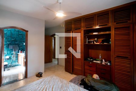 Casa à venda com 800m², 4 quartos e 4 vagas Casa à venda com 800m², 4 quartos e 4 vagasQuarto 3 - Suíte