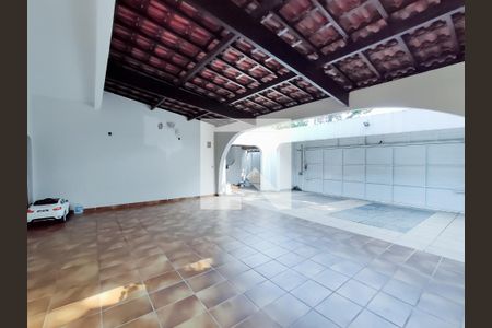 Casa à venda com 800m², 4 quartos e 4 vagas Casa à venda com 800m², 4 quartos e 4 vagasGaragem