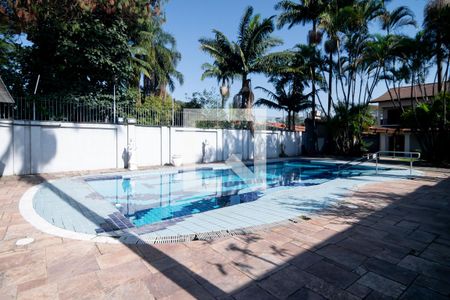 Casa à venda com 800m², 4 quartos e 4 vagas Casa à venda com 800m², 4 quartos e 4 vagasPiscina