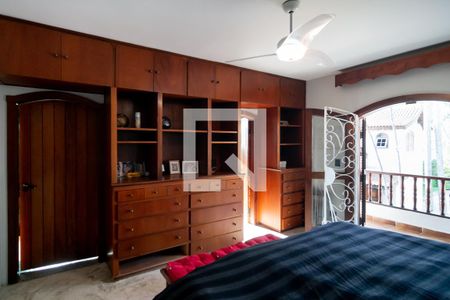 Casa à venda com 800m², 4 quartos e 4 vagas Casa à venda com 800m², 4 quartos e 4 vagasQuarto 4 - Suíte