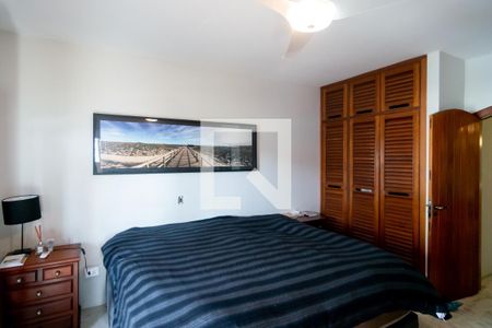 Casa à venda com 800m², 4 quartos e 4 vagas Casa à venda com 800m², 4 quartos e 4 vagasQuarto 4 - Suíte