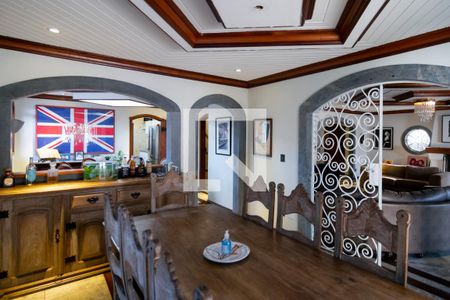 Casa à venda com 800m², 4 quartos e 4 vagas Casa à venda com 800m², 4 quartos e 4 vagasSala Jantar