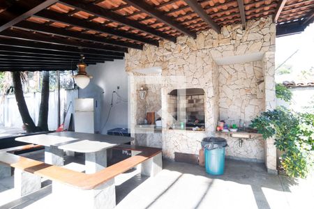 Casa à venda com 800m², 4 quartos e 4 vagas Casa à venda com 800m², 4 quartos e 4 vagasChurrasqueira