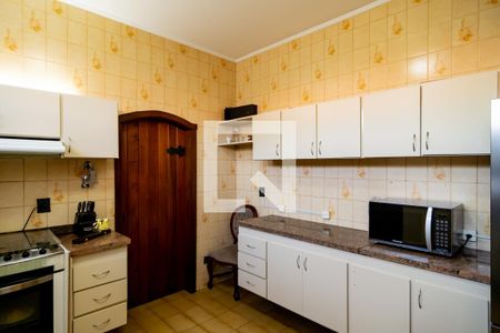 Casa à venda com 800m², 4 quartos e 4 vagas Casa à venda com 800m², 4 quartos e 4 vagasCozinha