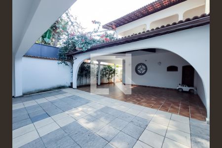 Casa à venda com 800m², 4 quartos e 4 vagas Casa à venda com 800m², 4 quartos e 4 vagasGaragem