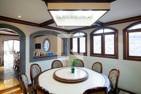 Casa à venda com 800m², 4 quartos e 4 vagas Casa à venda com 800m², 4 quartos e 4 vagasCopa