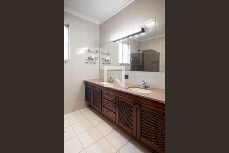 Casa à venda com 800m², 4 quartos e 4 vagas Casa à venda com 800m², 4 quartos e 4 vagasBanheiro Social