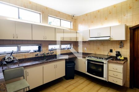 Casa à venda com 800m², 4 quartos e 4 vagas Casa à venda com 800m², 4 quartos e 4 vagasCozinha