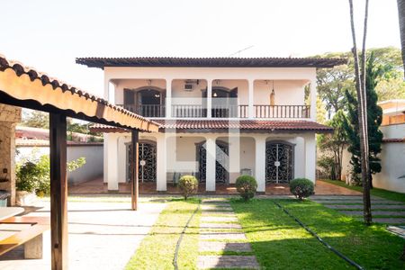 Casa à venda com 800m², 4 quartos e 4 vagas Casa à venda com 800m², 4 quartos e 4 vagasVista Área Externa