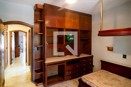 Casa à venda com 800m², 4 quartos e 4 vagas Casa à venda com 800m², 4 quartos e 4 vagasQuarto 1