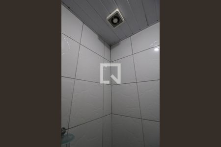 Banheiro de kitnet/studio para alugar com 1 quarto, 22m² em Jardim Aeroporto, São Paulo