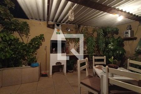 Casa à venda com 134m², 3 quartos e 2 vagas Casa à venda com 134m², 3 quartos e 2 vagasQuintal
