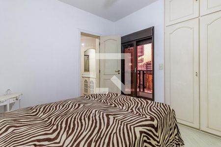 Apartamento à venda com 220m², 4 quartos e 3 vagas Apartamento à venda com 220m², 4 quartos e 3 vagasSuite 2