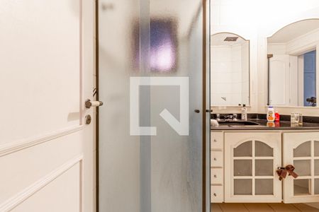 Apartamento à venda com 220m², 4 quartos e 3 vagas Apartamento à venda com 220m², 4 quartos e 3 vagasBanheiro Suite 1