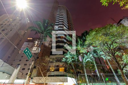 Apartamento à venda com 220m², 4 quartos e 3 vagas Apartamento à venda com 220m², 4 quartos e 3 vagasFachada