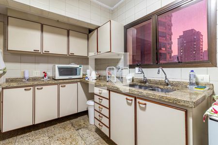 Apartamento à venda com 220m², 4 quartos e 3 vagas Apartamento à venda com 220m², 4 quartos e 3 vagasCozinha