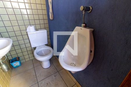 Apartamento para alugar com 680m², 4 quartos e 2 vagas Apartamento para alugar com 680m², 4 quartos e 2 vagasDetalhe do banheiro do salão