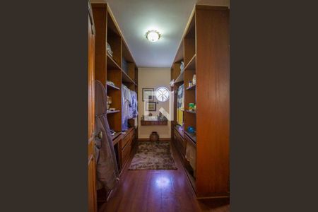 Casa à venda com 450m², 3 quartos e 10 vagas Casa à venda com 450m², 3 quartos e 10 vagasCloset