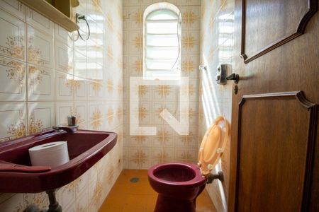 Casa à venda com 450m², 3 quartos e 10 vagas Casa à venda com 450m², 3 quartos e 10 vagasBanheiro de Serviço