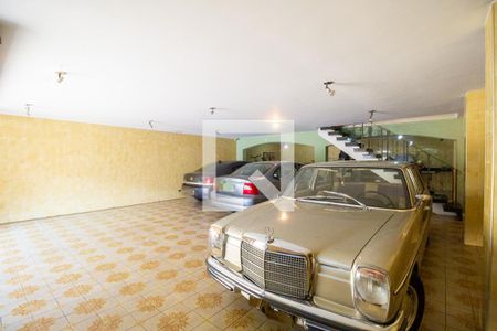 Casa à venda com 450m², 3 quartos e 10 vagas Casa à venda com 450m², 3 quartos e 10 vagasGaragem