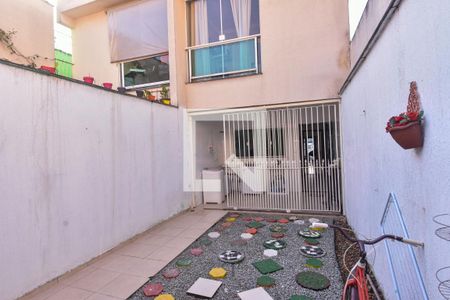 Casa à venda com 200m², 3 quartos e 3 vagas Casa à venda com 200m², 3 quartos e 3 vagasQuintal