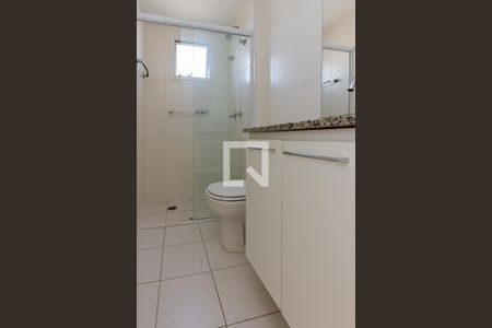 Apartamento à venda com 81m², 2 quartos e 1 vaga Apartamento à venda com 81m², 2 quartos e 1 vagaBanheiro da Suíte