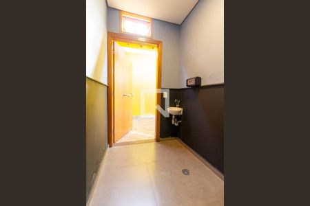 Casa à venda com 600m², 4 quartos e 6 vagas Casa à venda com 600m², 4 quartos e 6 vagasBanheiro PCD