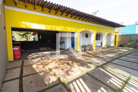 Casa à venda com 600m², 4 quartos e 6 vagas Casa à venda com 600m², 4 quartos e 6 vagasGaragem