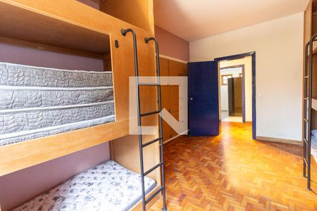 Casa à venda com 600m², 4 quartos e 6 vagas Casa à venda com 600m², 4 quartos e 6 vagasQuarto 1