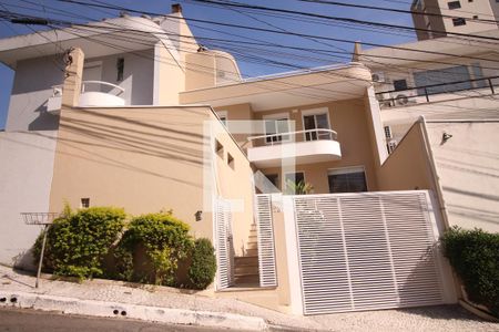 Casa à venda com 300m², 4 quartos e 4 vagasFachada