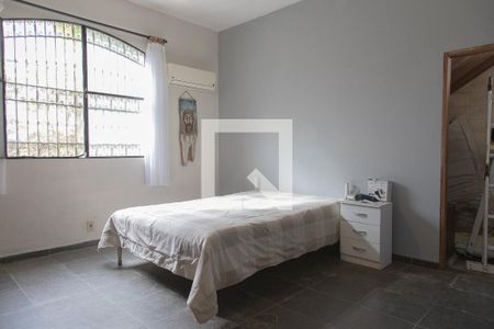 Casa à venda com 300m², 4 quartos e 2 vagas Casa à venda com 300m², 4 quartos e 2 vagasSuíte