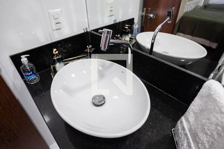 Casa à venda com 250m², 4 quartos e 4 vagasBanheiro da suíte 2