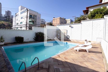 Casa à venda com 250m², 4 quartos e 4 vagasPiscina