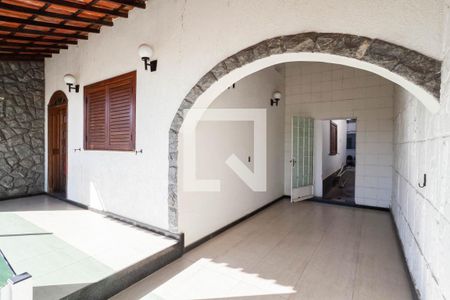 Casa à venda com 250m², 4 quartos e 4 vagasEntrada 