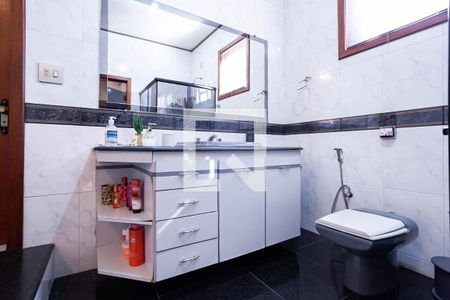 Casa à venda com 250m², 4 quartos e 4 vagasBanheiro da suíte 3