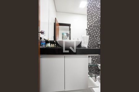 Casa à venda com 250m², 4 quartos e 4 vagasBanheiro da suíte 2