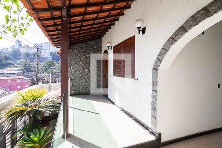 Casa à venda com 250m², 4 quartos e 4 vagasEntrada 