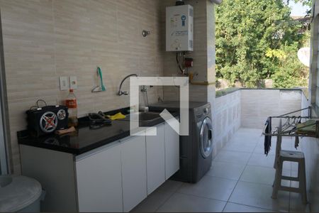 Apartamento à venda com 240m², 3 quartos e 1 vagaÁrea de Serviço
