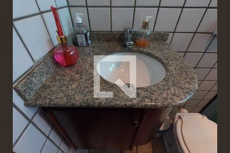 Casa à venda com 280m², 3 quartos e 5 vagasBanheiro da Suíte 1