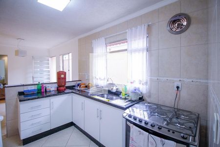 Casa à venda com 111m², 3 quartos e 2 vagas Casa à venda com 111m², 3 quartos e 2 vagasCozinha