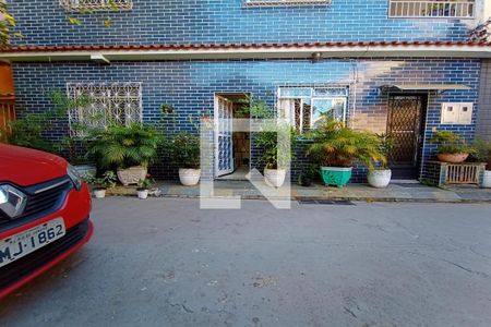 Casa de condomínio à venda com 64m², 2 quartos e 1 vaga Casa de condomínio à venda com 64m², 2 quartos e 1 vagaFachada