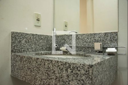 Banheiro de kitnet/studio para alugar com 1 quarto, 12m² em Vila Clementino, São Paulo