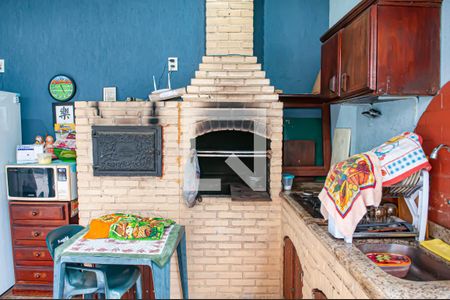 Casa à venda com 270m², 4 quartos e 1 vaga Casa à venda com 270m², 4 quartos e 1 vagachurrasqueira