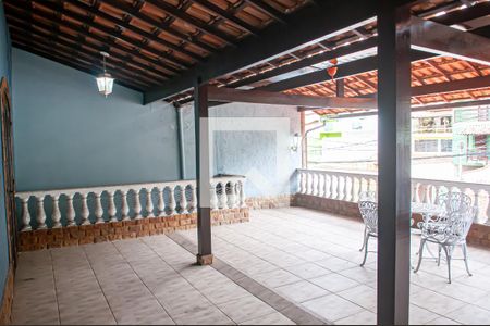 Casa à venda com 270m², 4 quartos e 1 vaga Casa à venda com 270m², 4 quartos e 1 vagaterraço