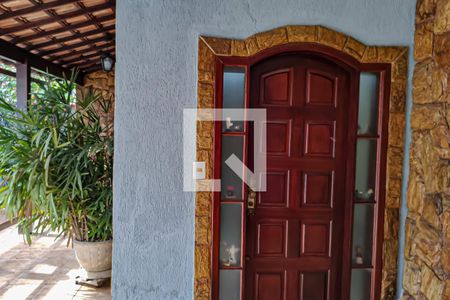 Casa à venda com 270m², 4 quartos e 1 vaga Casa à venda com 270m², 4 quartos e 1 vagavaranda / garagem