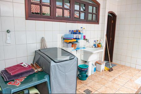 Casa à venda com 270m², 4 quartos e 1 vaga Casa à venda com 270m², 4 quartos e 1 vagaArea de serviço