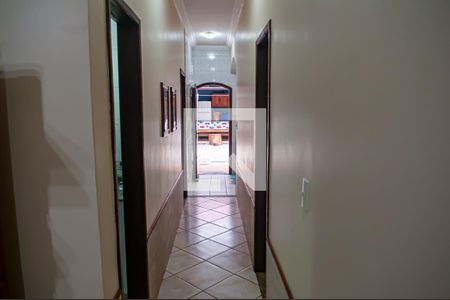 Casa à venda com 270m², 4 quartos e 1 vaga Casa à venda com 270m², 4 quartos e 1 vagacorredor