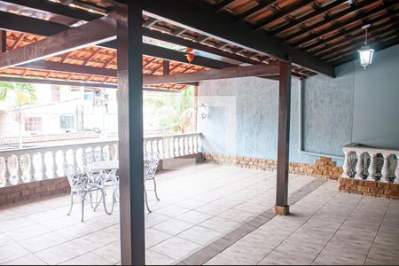 Casa à venda com 270m², 4 quartos e 1 vaga Casa à venda com 270m², 4 quartos e 1 vagaterraço